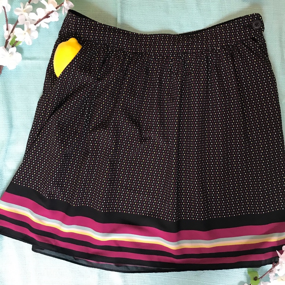 Multi-colored short skirt